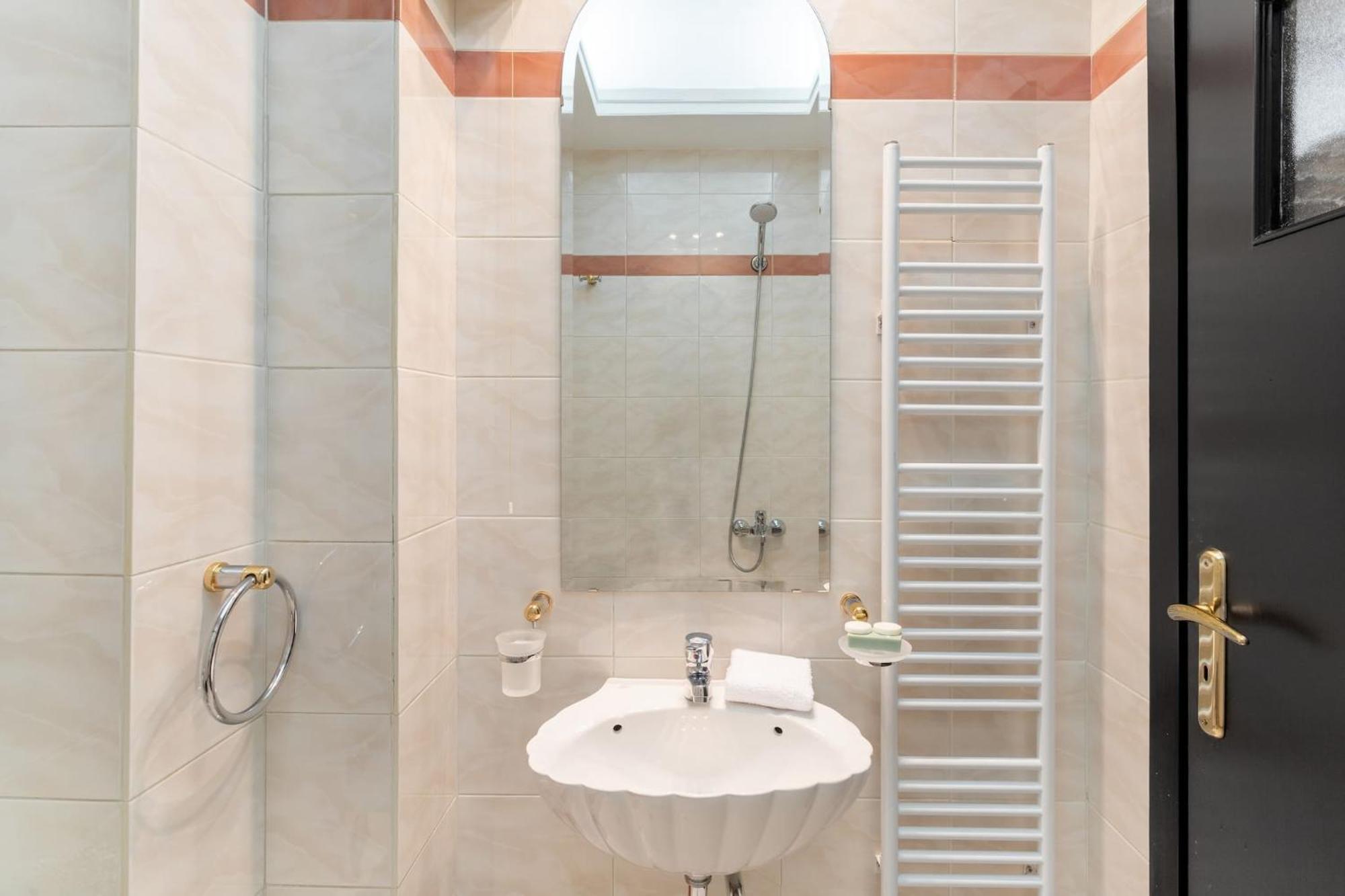 Fresh Detailed Stylish Apartment At Acropolis 아테네 외부 사진